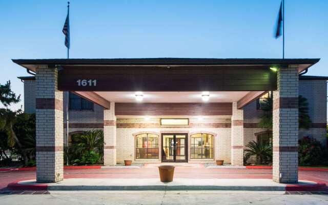 Quality Inn University near Downtown
