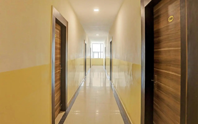OYO 13869 Hotel Saharsh Grand