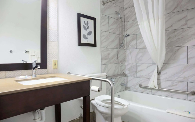 Country Inn & Suites by Radisson, Sparta, WI