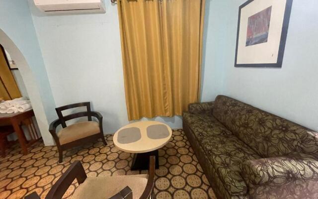 Near beach, restaurant and bars Sleeps 6 with 2baths