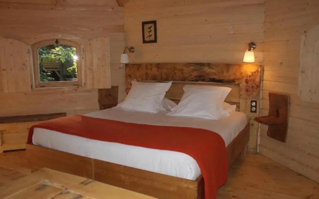 Hotel Les Cabanes Dans Les Bois