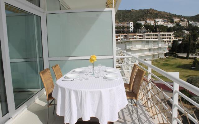 Almadraba F2 in Roses