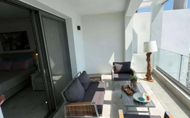 Wide Blue Luxury Suites