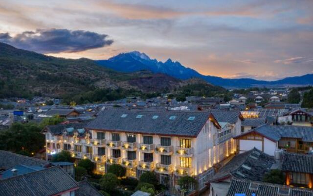 Xinyibao Hong Kong Fengli Luxury Hotel (Feihua Touch Water Shop)