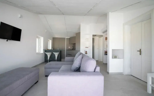 Romantic Apartment with Terrace by Wonderful Italy