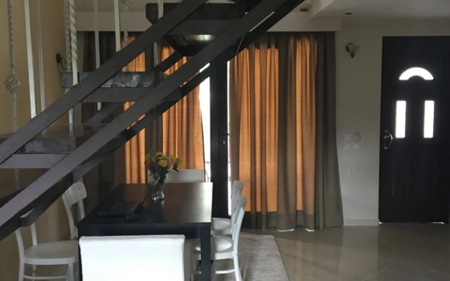 Charming 2-bed House in Kallithea