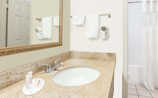 OYO Hotel Pineville LA Hwy 165