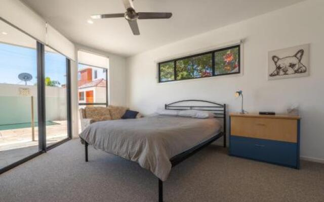 Campbell St, 11 Moffat Beach
