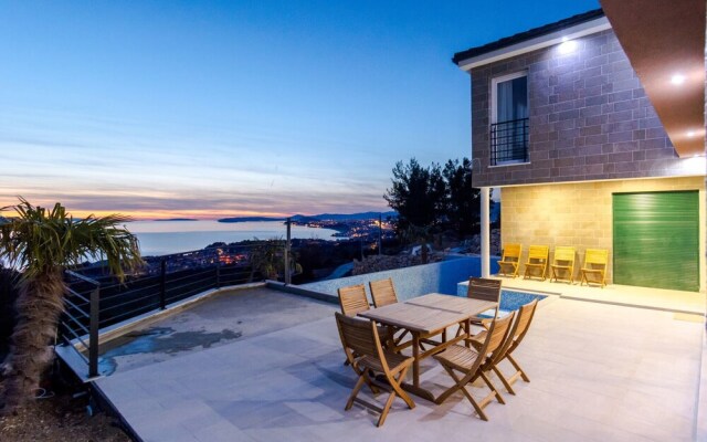 Luxury Villa White Velvet with Pool