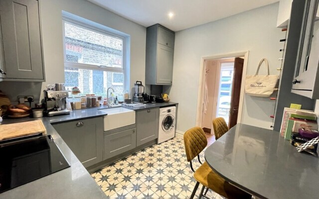 Modern & Stylish 1BD Flat w/ Garden, Wandsworth!