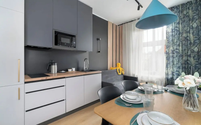 Poznan Apartment With Desk by Renters