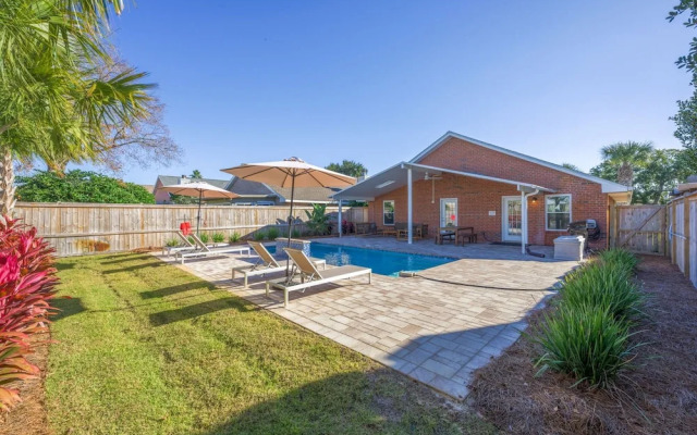 Golf Cart & Private Pool!