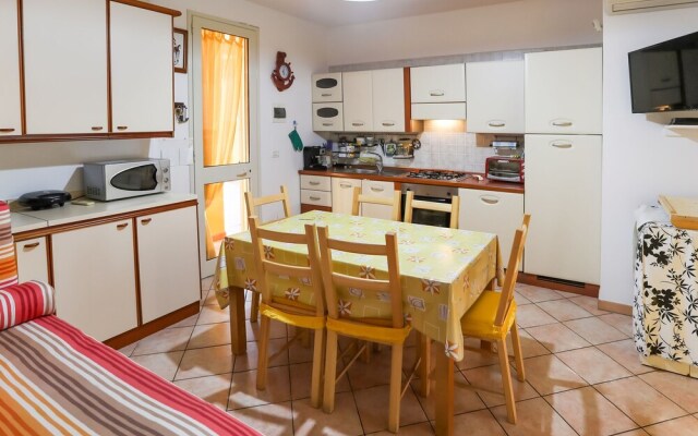 Traditional Holiday Home in Torre Dell'orso With Patio