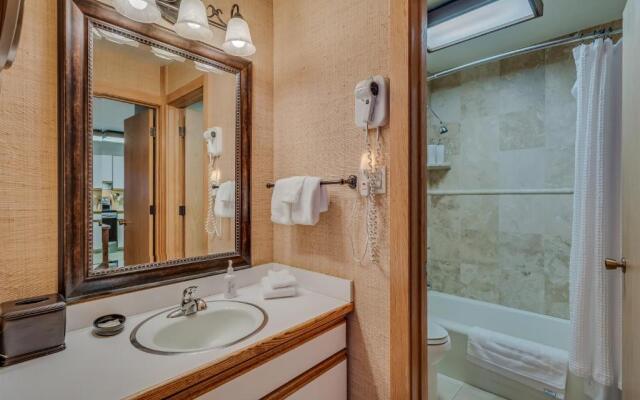 Laurelwood Condominiums 402