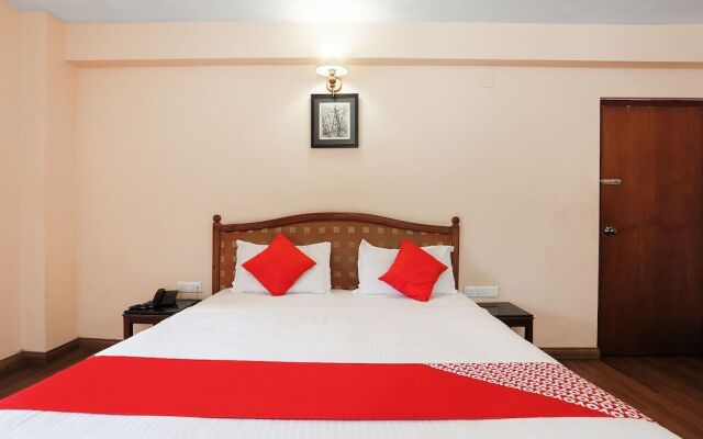 OYO 48910 Hotel Blue Bird