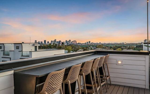 Disco Lounge Double Rooftop Hot Tub Nashville