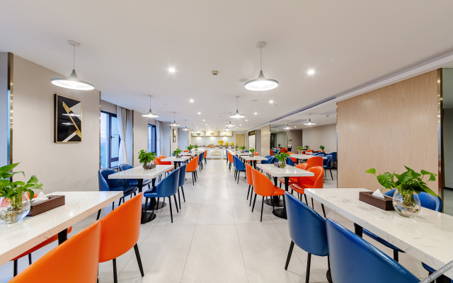 Berman Hotel (Guiyang southwest Trade City Jinyang bus station store)