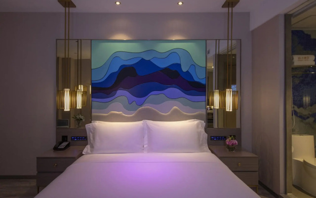 Orange Hotel Select