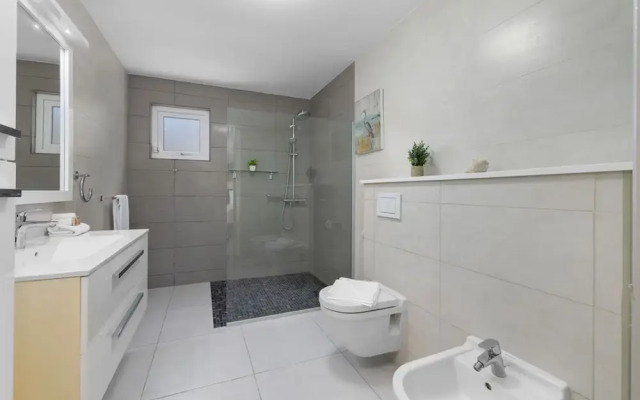 Central 4br3ba Villa w Ocean Views Private Pool