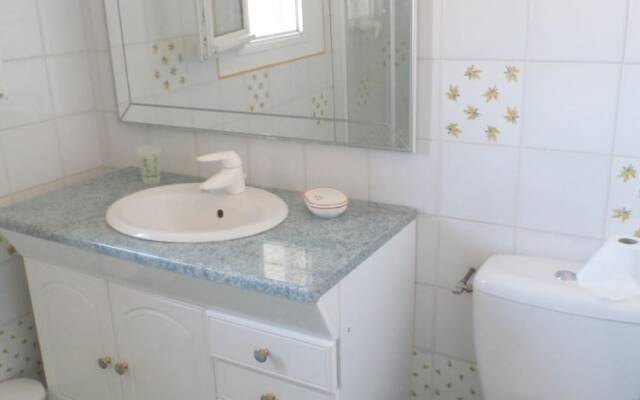 Villa With 3 Bedrooms in La Tour-d'aigues, With Private Pool, Furnished Garden and Wifi
