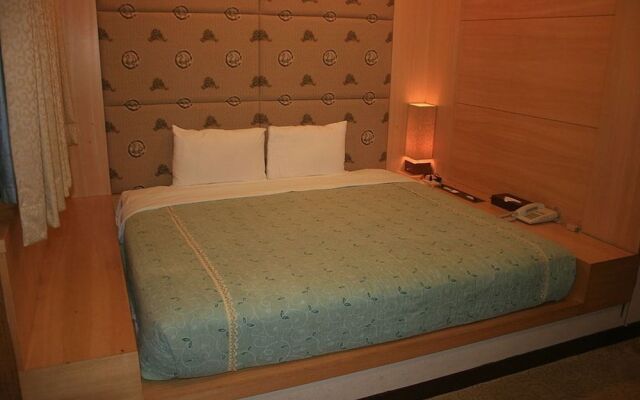 Warm Life Hotel
