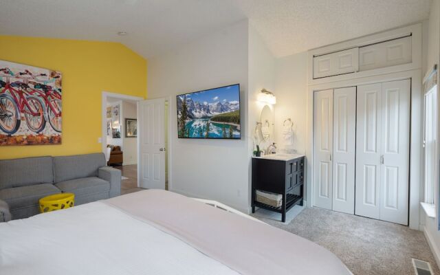 Pine Street Loft –Just steps from Old Town Square!