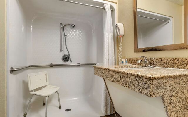 Comfort Inn Meridian - Bonita Lakes