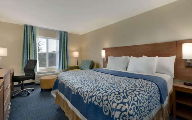 Days Inn & Suites by Wyndham Altoona