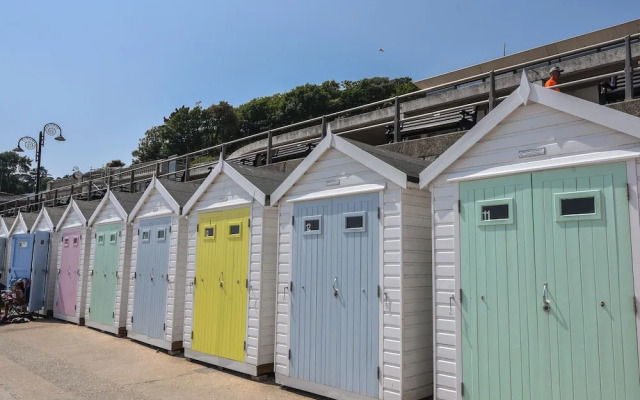 1 Dolphin Cottages