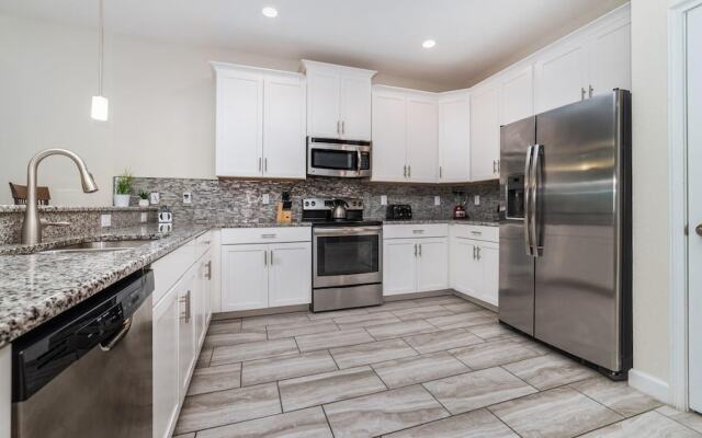 1301 Divot Way