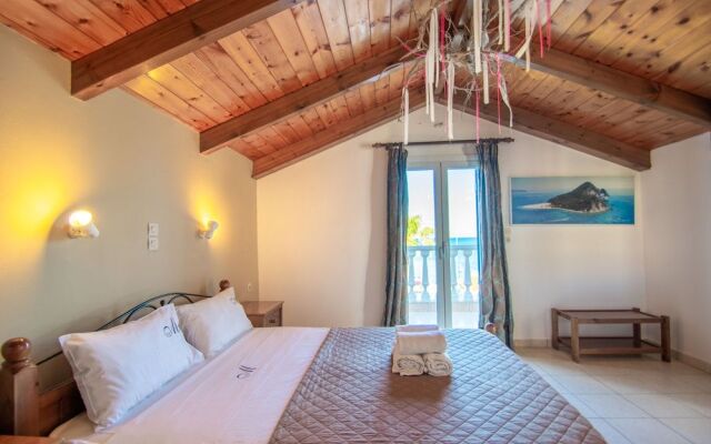 Manthos Beachfront Apts & pool