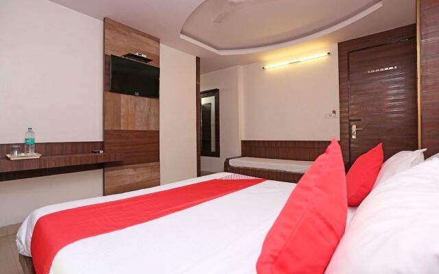 OYO 10733 Hotel Kingdom of Sai