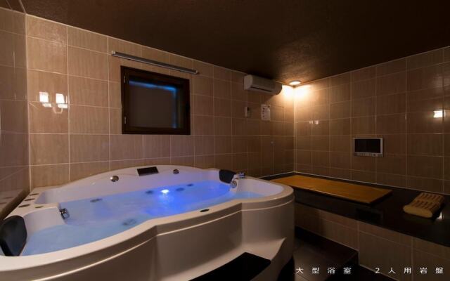 alo alo - Adults Only