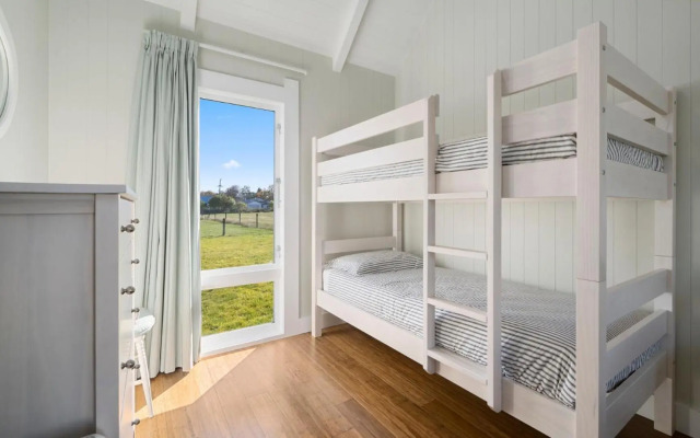Te Whare Hipi - Martinborough Holiday Home
