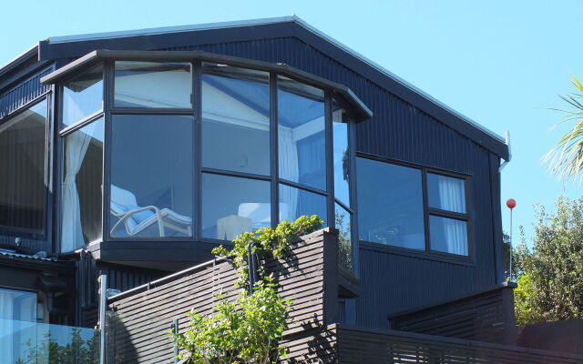 Le Chalet Waiheke Apartments