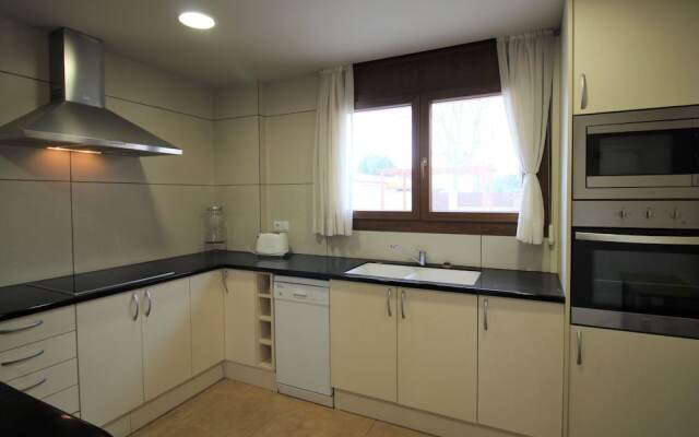 Modern Holiday Home on the Canal With Private Swimming Pool