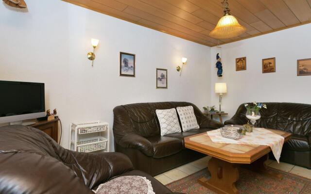 Beautiful Apartment in Winnen near Forest and Town Centre