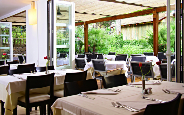 Отель Zafiro Cala Mesquida