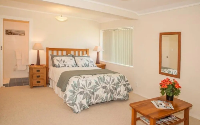 Abundante B&B on 8 Marlowe
