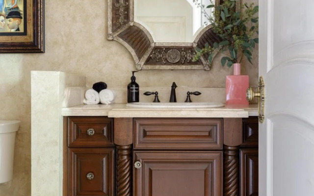 Florence by AvantStay | Estate w/ Dock & Pool | Sleeps 16