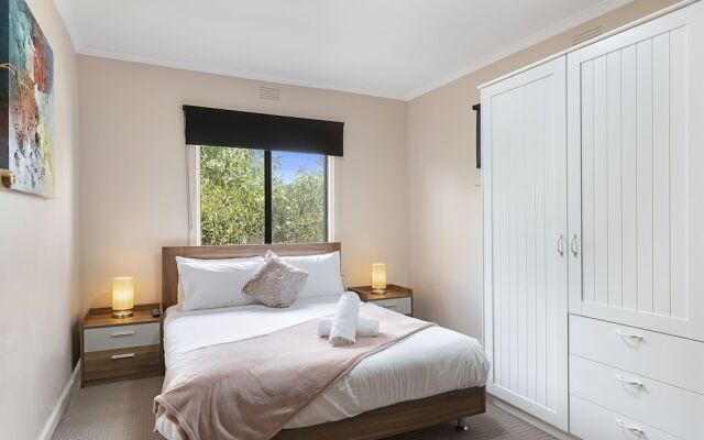 The Gazebo Place - Spacious 4 Bedroom near Murray River