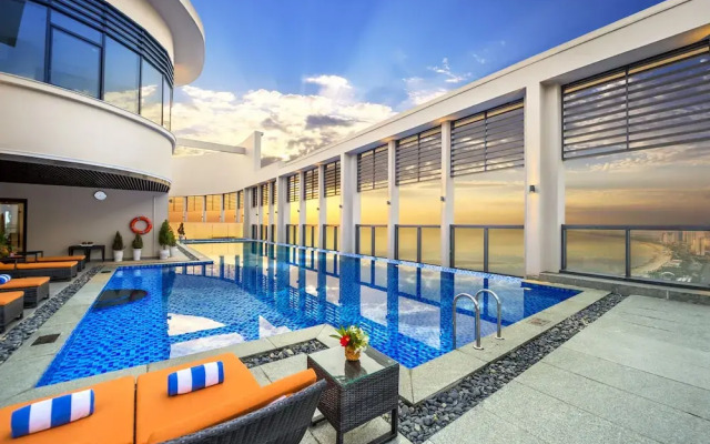 Brand New 2bdr Suite Rooftop Pool