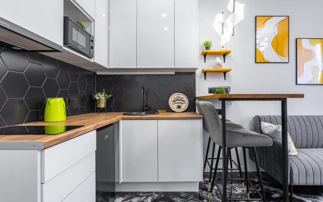 Санди на улице Западная 85