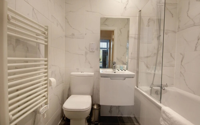 Heathrow Apartments by Manhattan