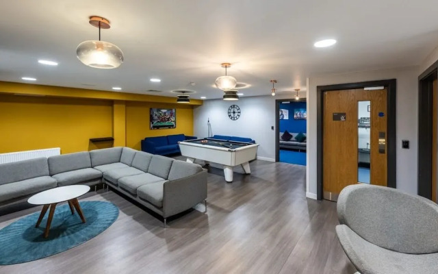 JOIVY Affordable Edinburgh - Adults only