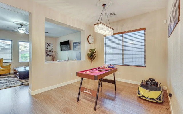 Family-friendly Phoenix Home: 5 Mi to Westgate!