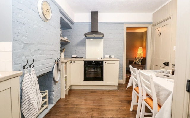 6 Coastal Cottages
