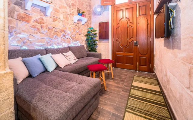 Kharmen A 1565s House with Seaviews