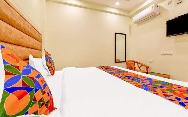 Fabhotel Pacific Inn