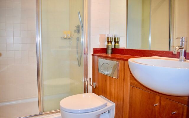 3 Bed Room Flat In Grand Canal With River Views